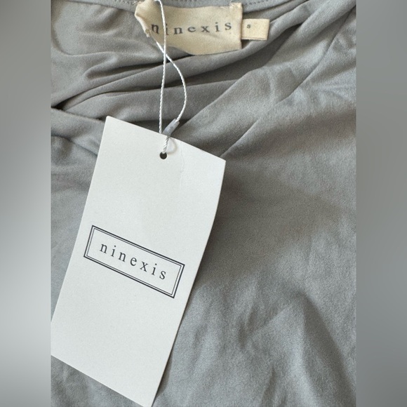 New Ninexis Size Small Solid Grey Gray Short Sleeve V Neck Super Soft Bodysuit - Picture 3 of 5